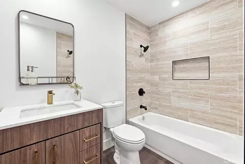 Bath - 39609 179th E, Palmdale, CA 93591 photo 2 of 3
