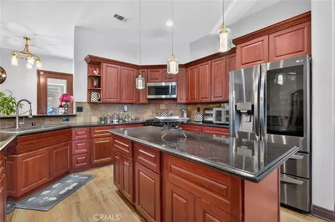 Kitchen - 18269 Manzanita, Hesperia, CA 92345 photo 3 of 5