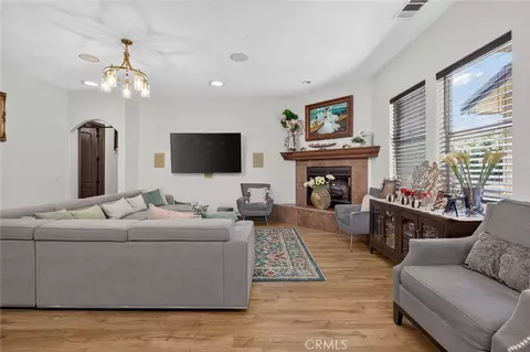 Living - 18269 Manzanita, Hesperia, CA 92345 photo 3 of 3