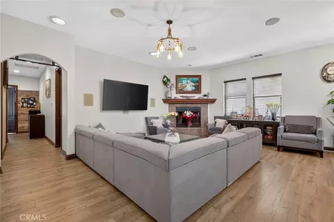 Living - 18269 Manzanita, Hesperia, CA 92345 photo 2 of 3
