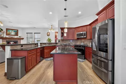 Kitchen - 18269 Manzanita, Hesperia, CA 92345 photo 2 of 5