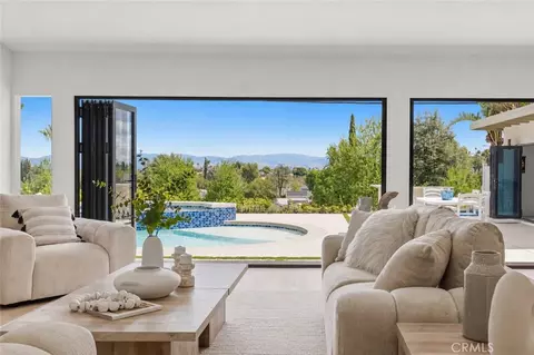 23925 Crosson Dr, Woodland Hills, CA 91367