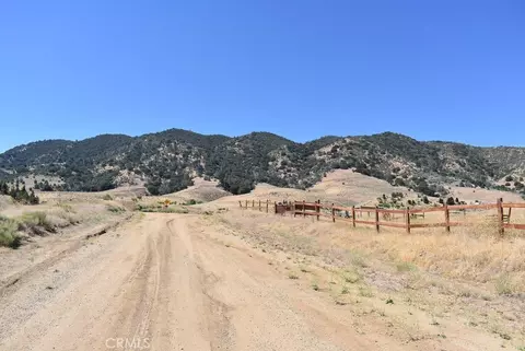 19201 Ottawa Dr, Tehachapi, CA 93561 photo 4
