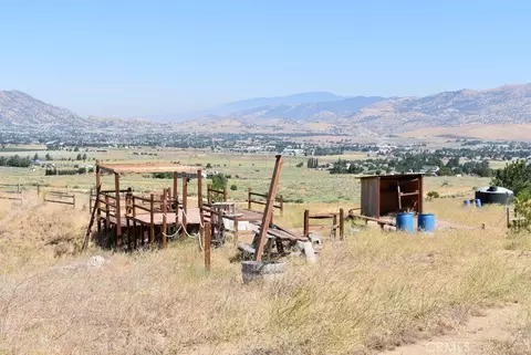 19201 Ottawa Dr, Tehachapi, CA 93561 photo 16