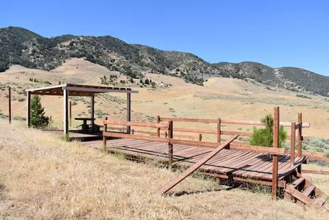 19201 Ottawa Dr, Tehachapi, CA 93561 photo 2