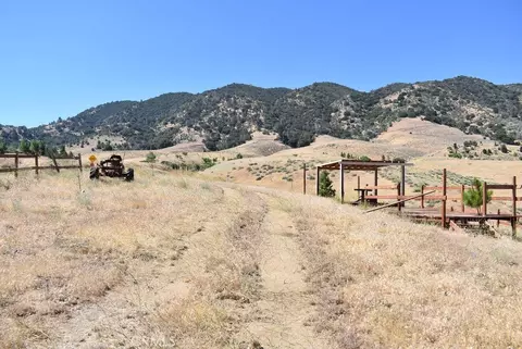19201 Ottawa Dr, Tehachapi, CA 93561 photo 12