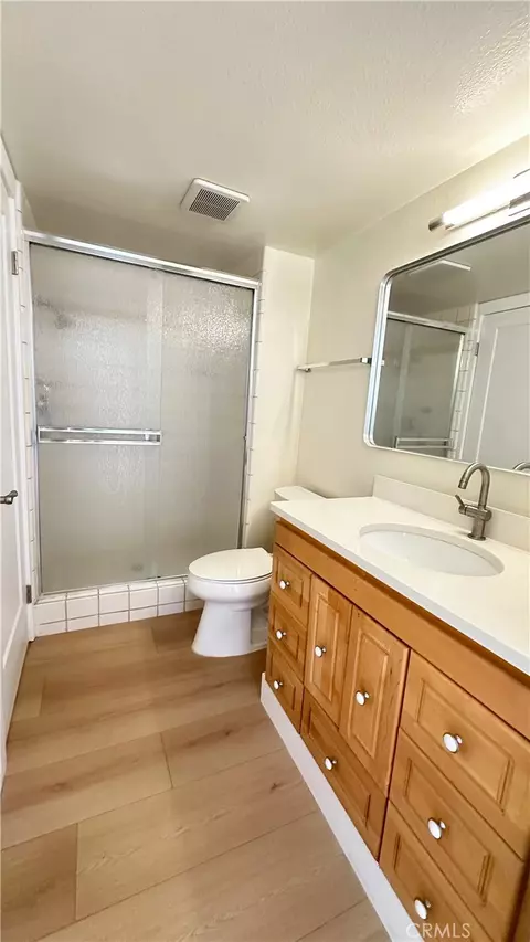 Bath - 4630 Eastbourne Bay, Oxnard, CA 93035 photo 2 of 2