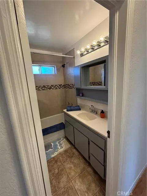 Bath - 729 A, Taft, CA 93268 photo 1 of 2