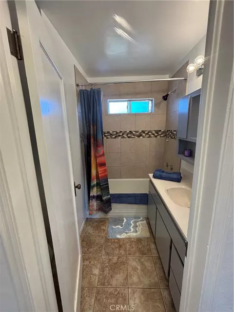 Bath - 729 A, Taft, CA 93268 photo 2 of 2