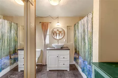 Bath - 25562 Bejoal, Barstow, CA 92311 photo 2 of 4