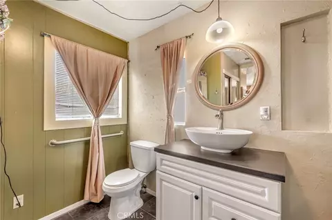Bath - 25562 Bejoal, Barstow, CA 92311 photo 3 of 4