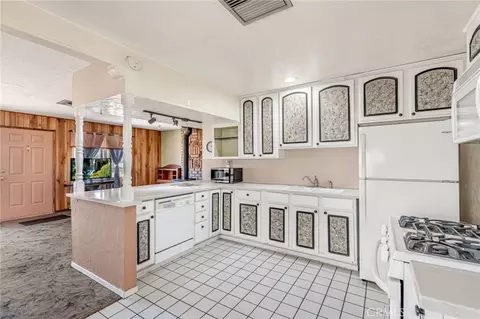Kitchen - 25562 Bejoal, Barstow, CA 92311 photo 2 of 3