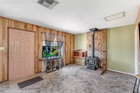 Living - 25562 Bejoal, Barstow, CA 92311 photo 2 of 4