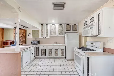 Kitchen - 25562 Bejoal, Barstow, CA 92311 photo 1 of 3