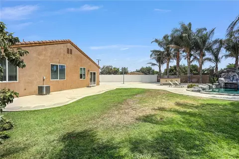 Exterior - 19039 Gregory Ct, Bloomington, CA 92316 photo 7 of 9