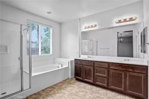 Bath - 19039 Gregory Ct, Bloomington, CA 92316 photo 1 of 2