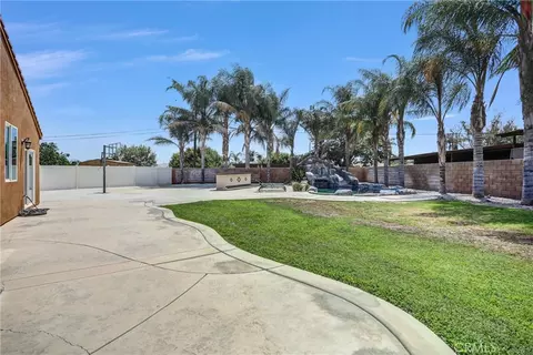 Exterior - 19039 Gregory Ct, Bloomington, CA 92316 photo 6 of 9