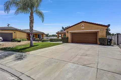 Exterior - 19039 Gregory Ct, Bloomington, CA 92316 photo 4 of 9
