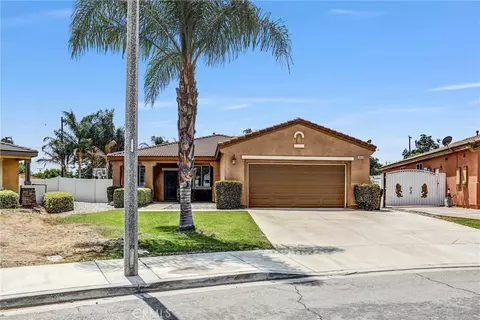 Exterior - 19039 Gregory Ct, Bloomington, CA 92316 photo 2 of 9
