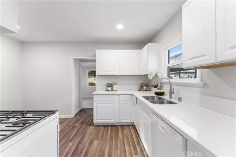 Entry Way - 44636 Cedar Ave, Lancaster, CA 93534 photo 1 of 5