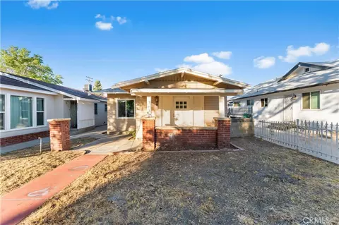 Exterior - 44636 Cedar Ave, Lancaster, CA 93534 photo 4 of 10