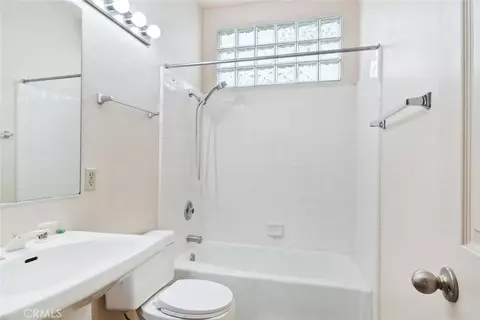 Bath - 2117 Bermuda Dunes, Oxnard, CA 93036 photo 1 of 3