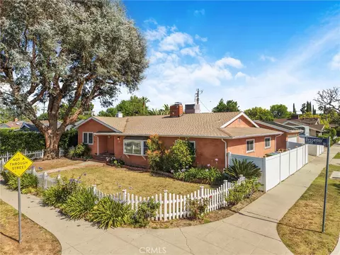 23728 Bessemer St, Woodland Hills, CA 91367