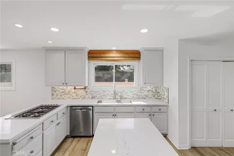 23728 Bessemer St, Woodland Hills, CA 91367