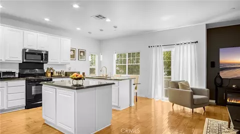 Kitchen - 13897 Eldridge, Sylmar, CA 91342 photo 3 of 4