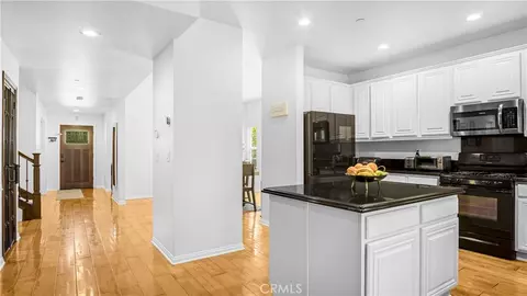 Entry Way - 13897 Eldridge, Sylmar, CA 91342 photo 4 of 9