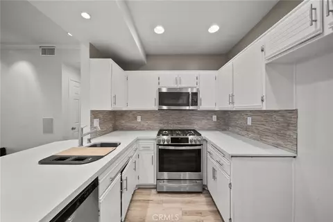 24123 Del Monte Dr #101, Valencia, CA 91355