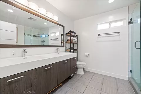 Bath - 16557 Vine Ter, Van Nuys, CA 91406 photo 7 of 9