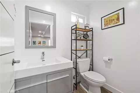 Bath - 16557 Vine Ter, Van Nuys, CA 91406 photo 3 of 9