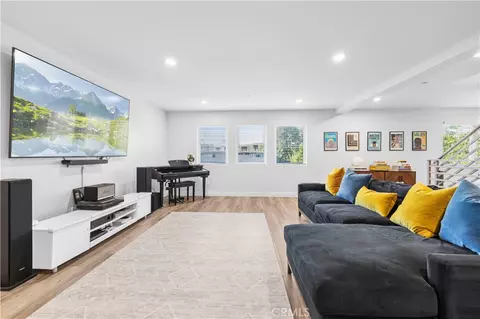 Living - 16557 Vine Ter, Van Nuys, CA 91406 photo 1 of 2