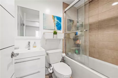 Bath - 16557 Vine Ter, Van Nuys, CA 91406 photo 1 of 9