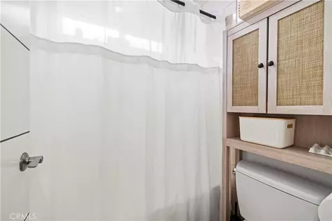 Bath - 16557 Vine Ter, Van Nuys, CA 91406 photo 4 of 9