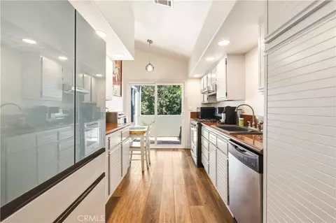 Kitchen - 22229 Shadow Vly, Chatsworth, CA 91311 photo 2 of 2