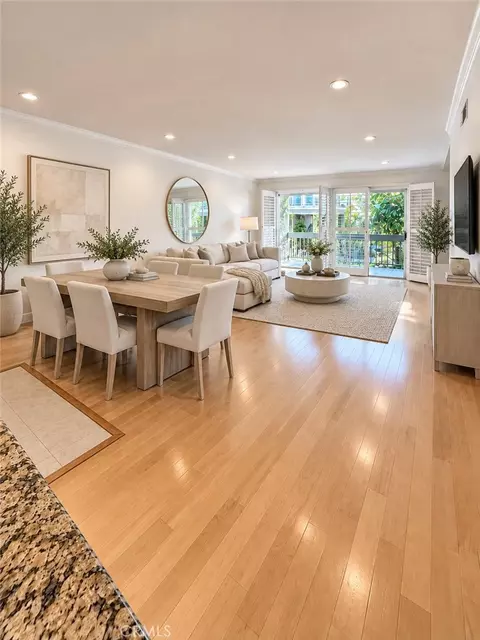 4536 Colbath Ave #102, Sherman Oaks, CA 91423