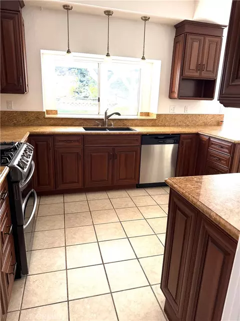 Kitchen - 6906 Hastings, Moorpark, CA 93021 photo 3 of 9