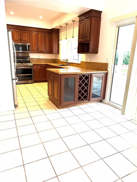 Kitchen - 6906 Hastings, Moorpark, CA 93021 photo 8 of 9