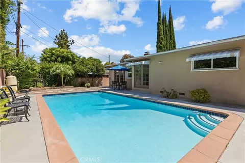 Exterior - 6319 Aura Ave, Tarzana, CA 91335 photo 2 of 4