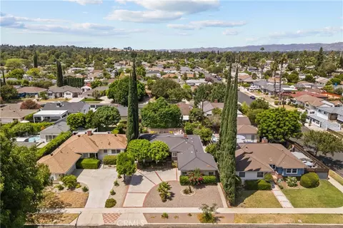 View/Area - 6319 Aura Ave, Tarzana, CA 91335 photo 2 of 2