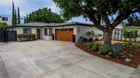 5747 Agnes Ave, Valley Village, CA 91607