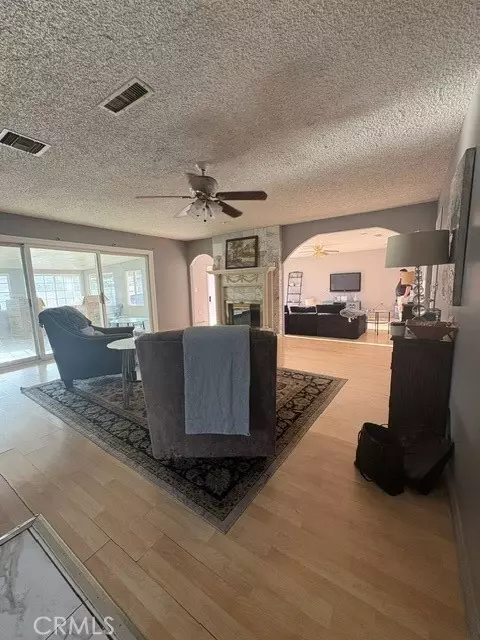 8233 Fallbrook, West Hills, CA 91304
