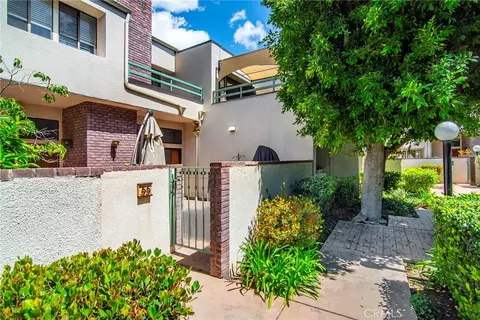 18739 Hatteras St #55, Tarzana, CA 91356