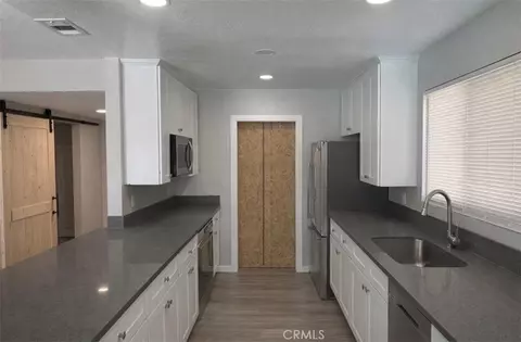 Entry Way - 45414 Raysack, Lancaster, CA 93535 photo 3 of 6