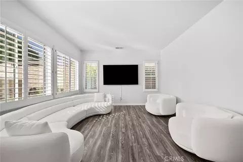 Living - 28251 Infinity, Santa Clarita, CA 91390 photo 2 of 6