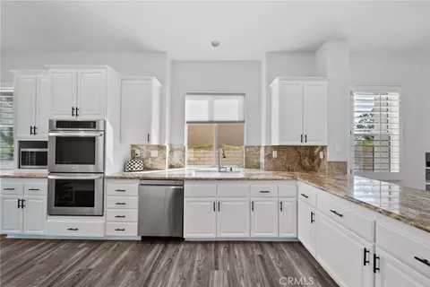 Kitchen - 28251 Infinity, Santa Clarita, CA 91390 photo 2 of 3