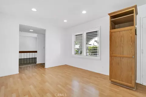 Living - 2048 Shelby Ln, Simi Valley, CA 93065 photo 3 of 4