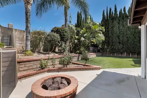 Exterior - 2048 Shelby Ln, Simi Valley, CA 93065 photo 8 of 10